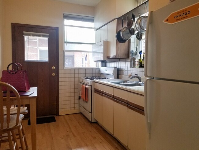 Foto del edificio - 3463 S Archer Ave