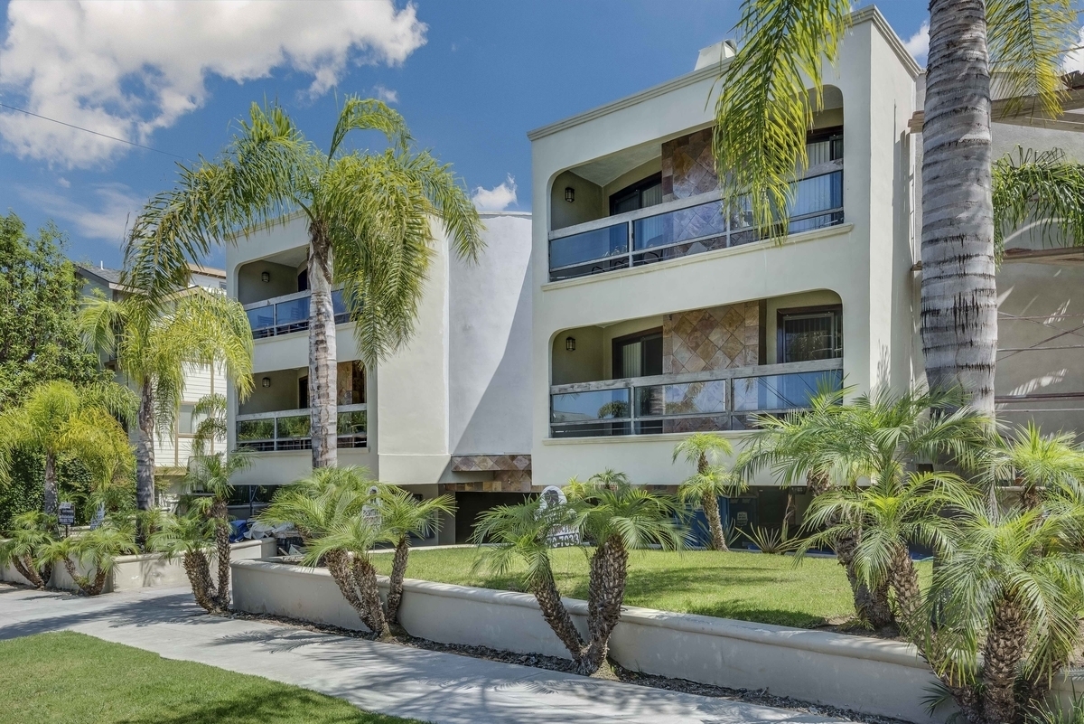 Primary Photo - Beautiful Redondo Beach Townhouse