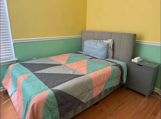 Building Photo - 11104 Rhodenda Ave