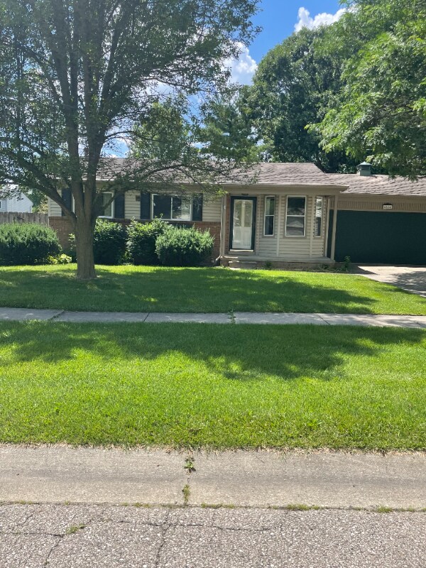 Building Photo - 5884 Ivanhoe Ave