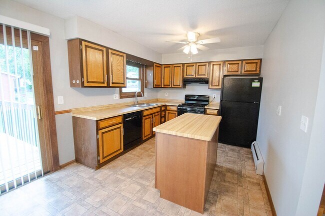 Foto del edificio - 3703 Willow Heights Dr SW