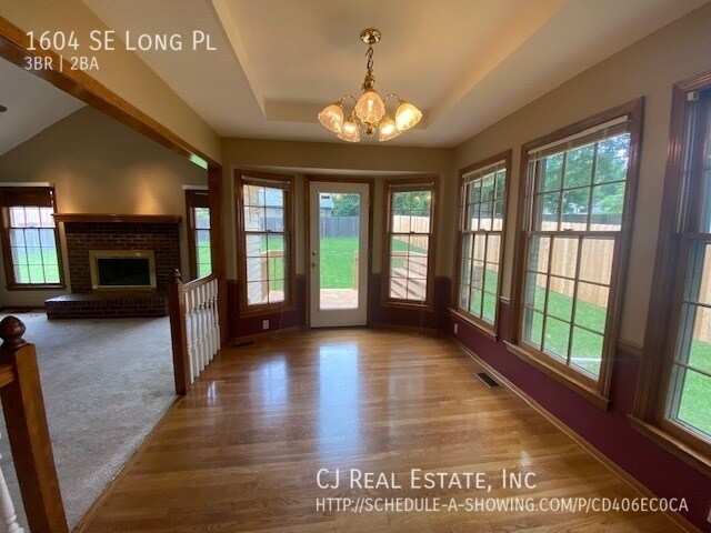 Building Photo - 1604 SE Long Pl