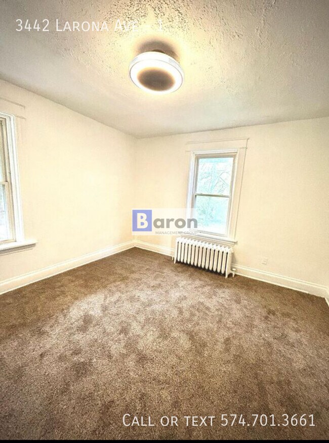 Foto del edificio - 3442 Larona Ave