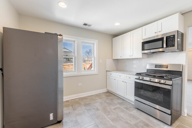 Building Photo - 2645 W Huron St