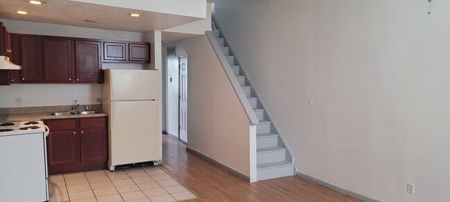 Acceso al dormitorio del segundo piso - 3745 California Ave