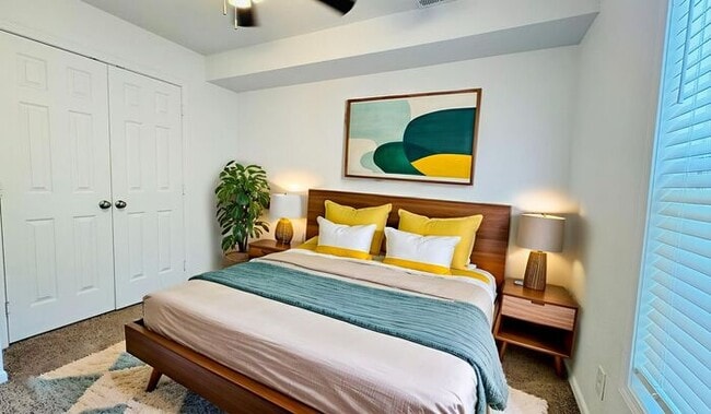 Building Photo - 3 bedroom Duplex with unique floor plan in...