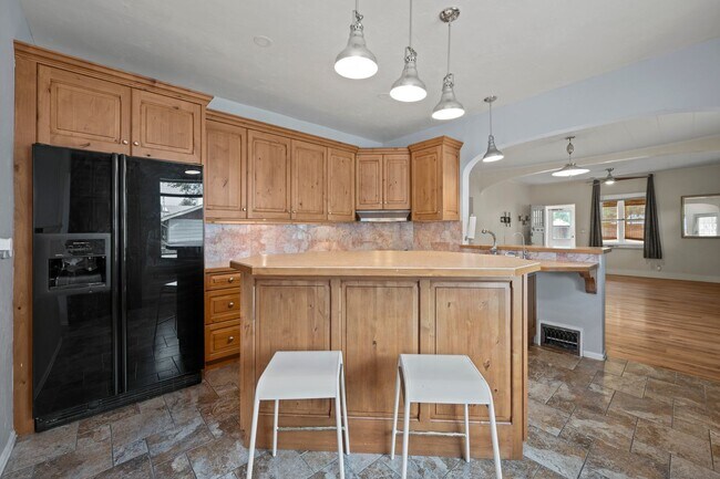 Foto del edificio - 2858 Bunting Ave