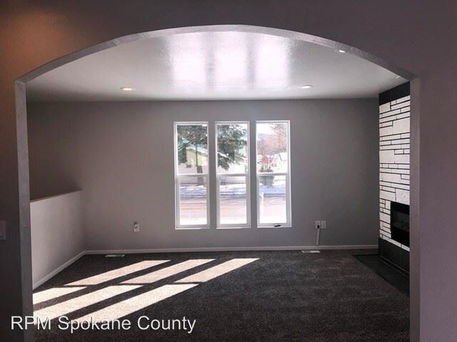 Foto del edificio - 4 br, 2 bath House - 8821 E Broadway Ave