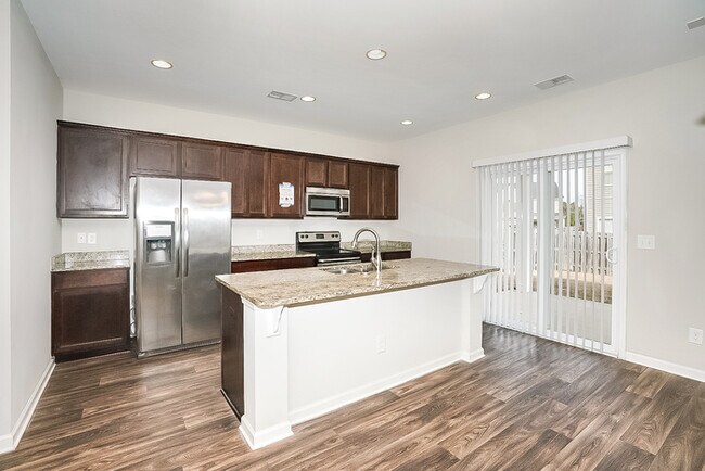 Foto del edificio - Apply Today! Near Lexington High School!