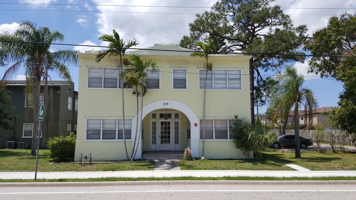 Building Photo - 215 S Seacrest Blvd