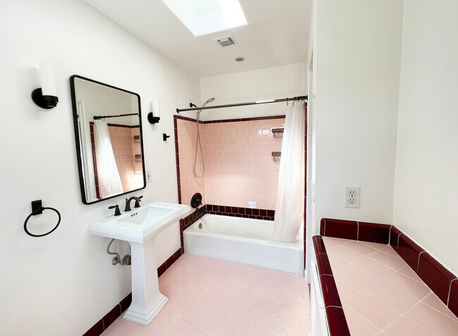 Foto del edificio - 144 San Rafael Ave