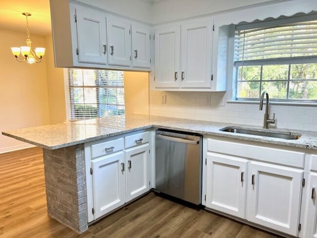 Building Photo - Corner lot in Huntleigh Woods