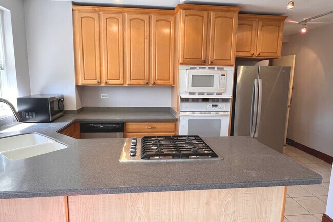 Foto del edificio - 4900 N Marine Dr