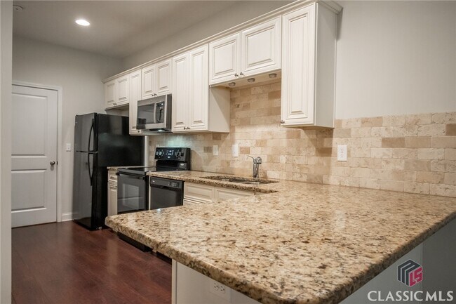 Building Photo - 1131 Binghampton Cir