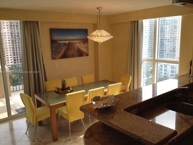 Foto del edificio - 17555 Atlantic Blvd
