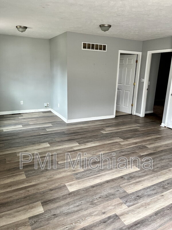 Building Photo - 606 Meridian St