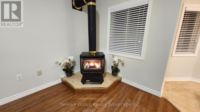 Building Photo - 124 Brown Wood Dr