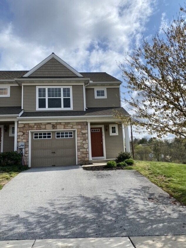 Foto principal - 316 Millstone Dr