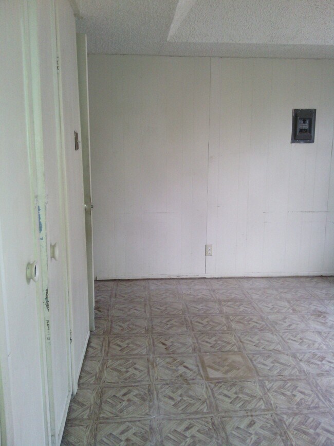 dormitorio delantero - 2323 Hicks Ave