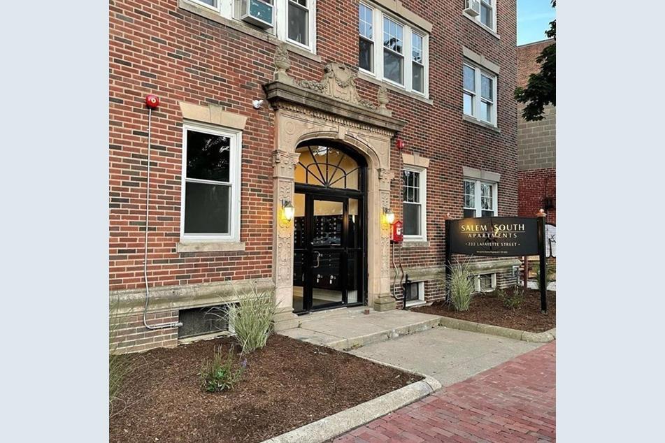 Primary Photo - 233 Lafayette St