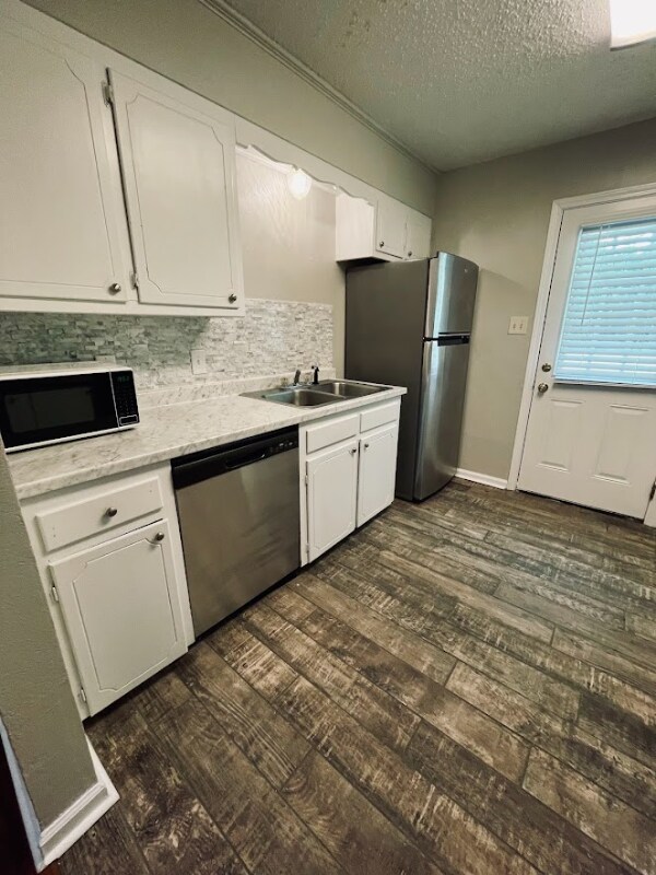 Foto del edificio - 28960 Highland Dr