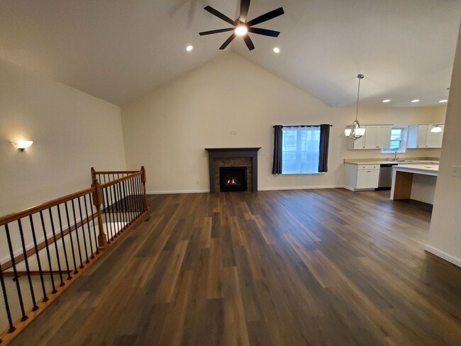 Building Photo - Charming 3-bedroom/2-bathroom duplex home in Washington, IL