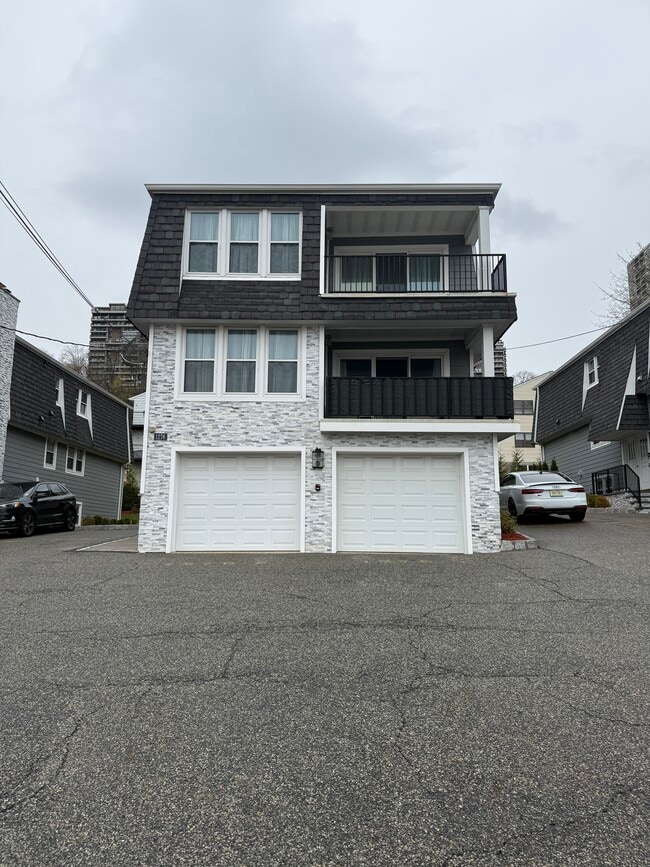Building Photo - 1276 River Rd