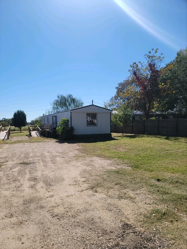 Building Photo - 109 Tullis Ln