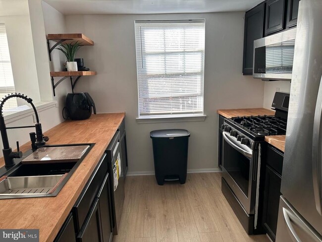 Building Photo - 13900 Farnsworth Ln