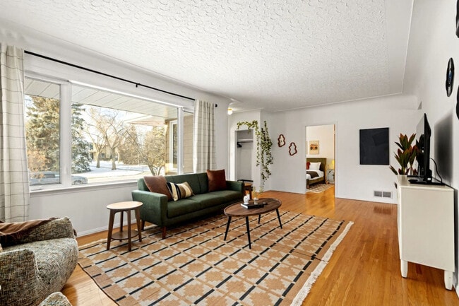 Building Photo - 8441-8118 118 St NW