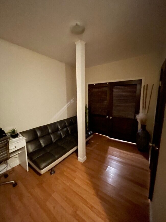 Building Photo - 193 Washington St