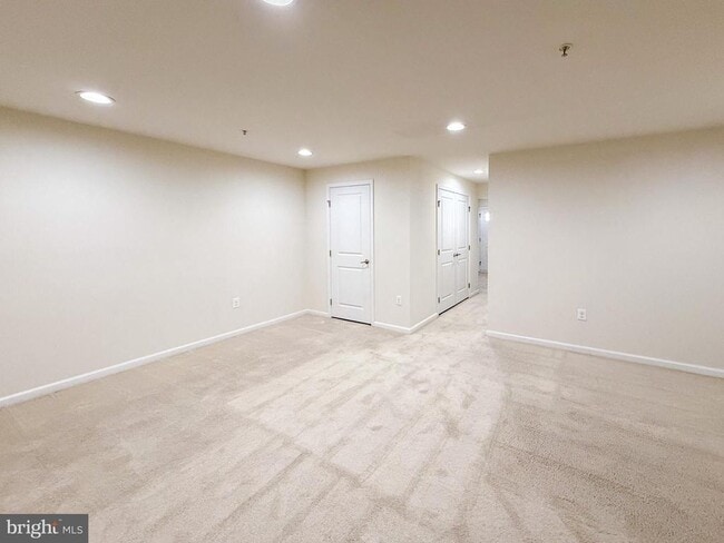 Building Photo - 3227 Clear Spring Dr