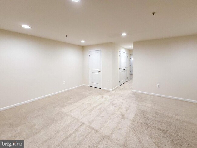 Foto del edificio - 3227 Clear Spring Dr