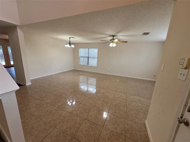Foto del edificio - 1367 Lakeside Loop