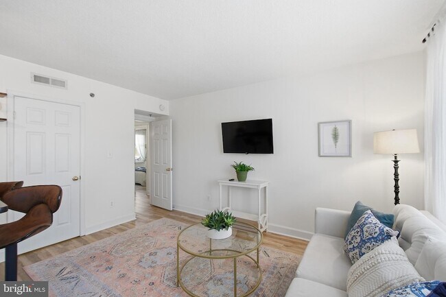 Foto del edificio - 504 Bashford Ln