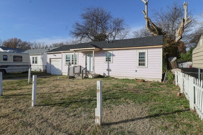 Foto del edificio - Beautifully Redone 3 Bedroom House! Available for Immediate Move in!