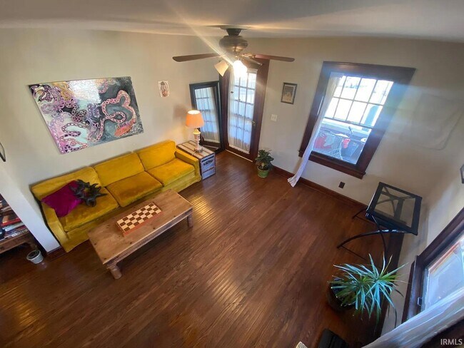 Foto del edificio - 313 W 14th St