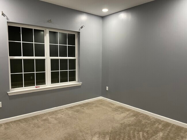 Building Photo - 746 Strassle Way