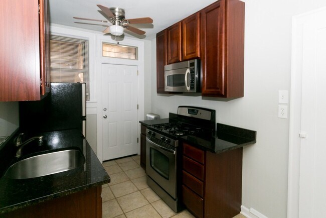 Building Photo - 539.5 W Surf St