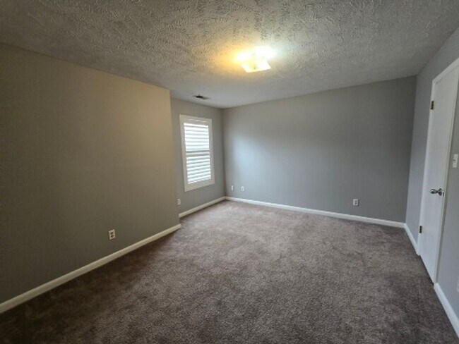 Foto del edificio - 684 Bartons Landing Pl