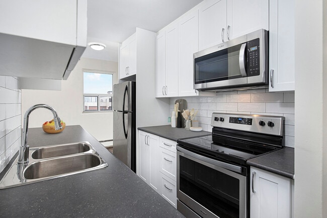 Building Photo - 550 Westmount Road W