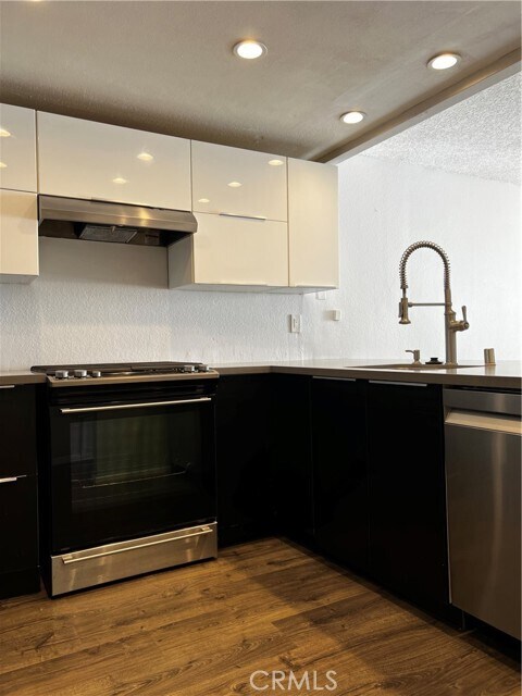 Foto del edificio - 1326 W Park Western Dr
