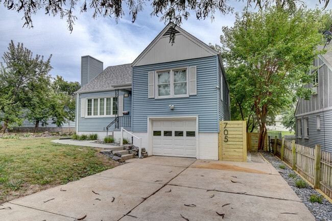 Building Photo - 705 N 75th St