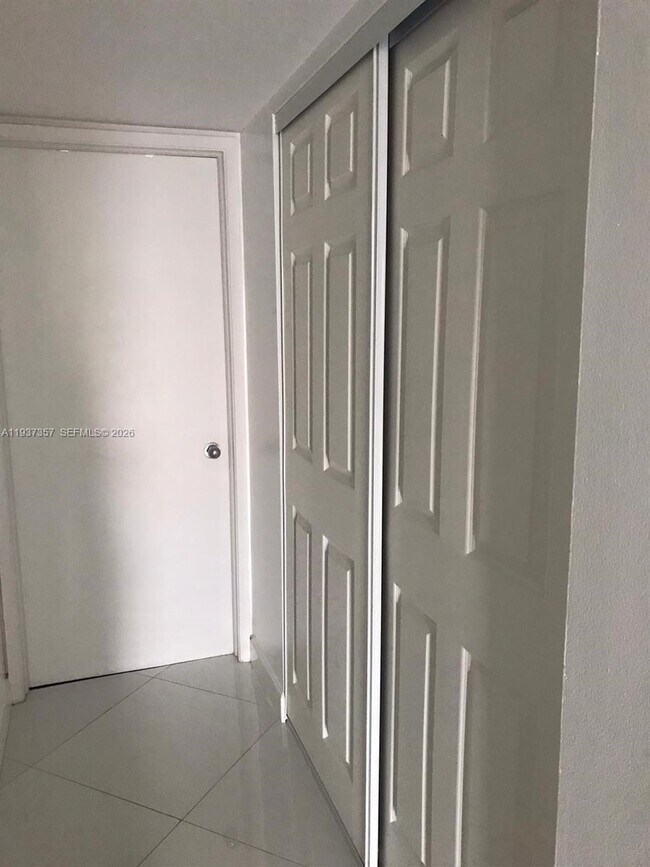 Foto del edificio - 1717 N Bayshore Dr