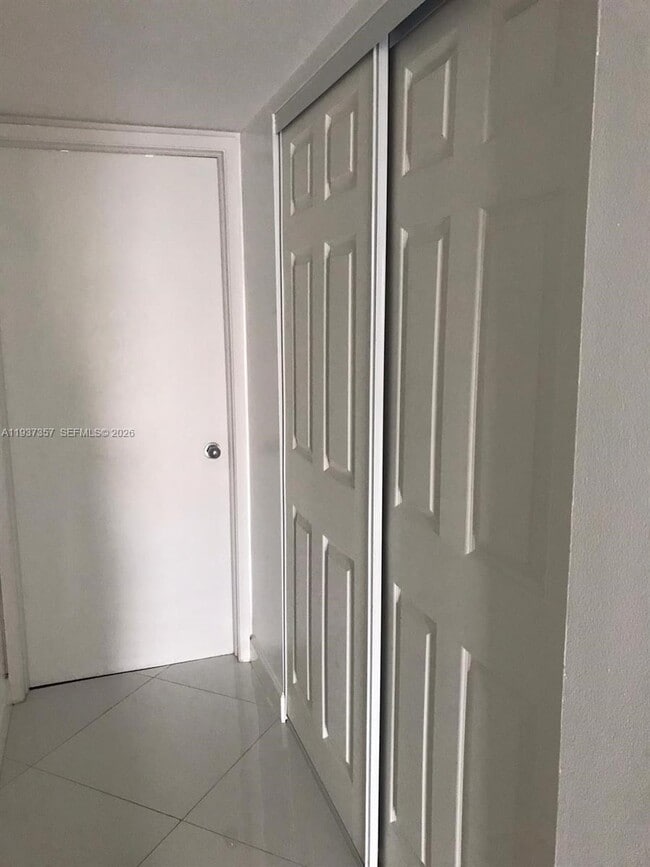 Building Photo - 1717 N Bayshore Dr