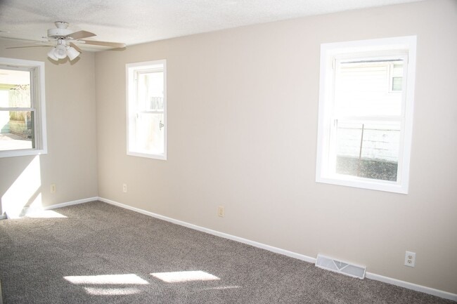 Foto del edificio - Cozy 1 Bedroom with 2 stall garage