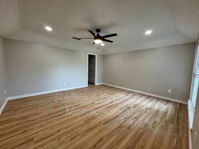 Building Photo - 14 Fernwood Dr