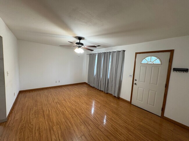 Foto del edificio - 1449 Wichita Dr S