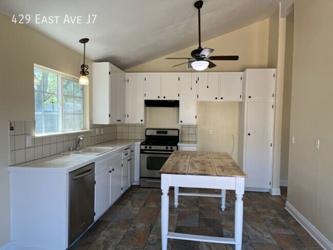 Foto del edificio - 429 East Ave J7-