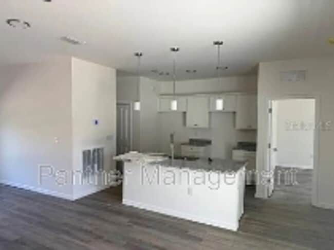 Building Photo - 7379 Helliwell St